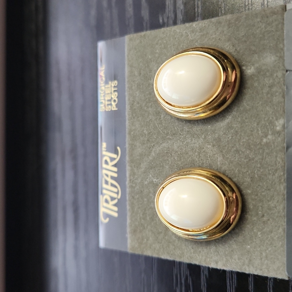 Trifari Vintage White / Gold Tone Framed Pierced Earrings